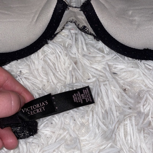 3/$15 Victoria Secret Black Lace Push Up Bra - Picture 4 of 4